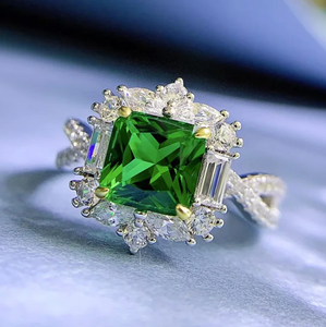 Emerald & White Topaz Ring - خاتم الزمرد والتوباز الابيض